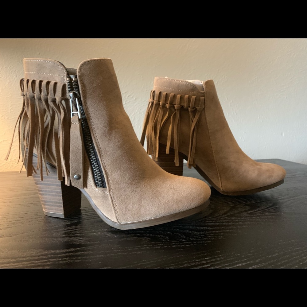 Breckelles Women's Gail Faux Suede Fringe Bootie